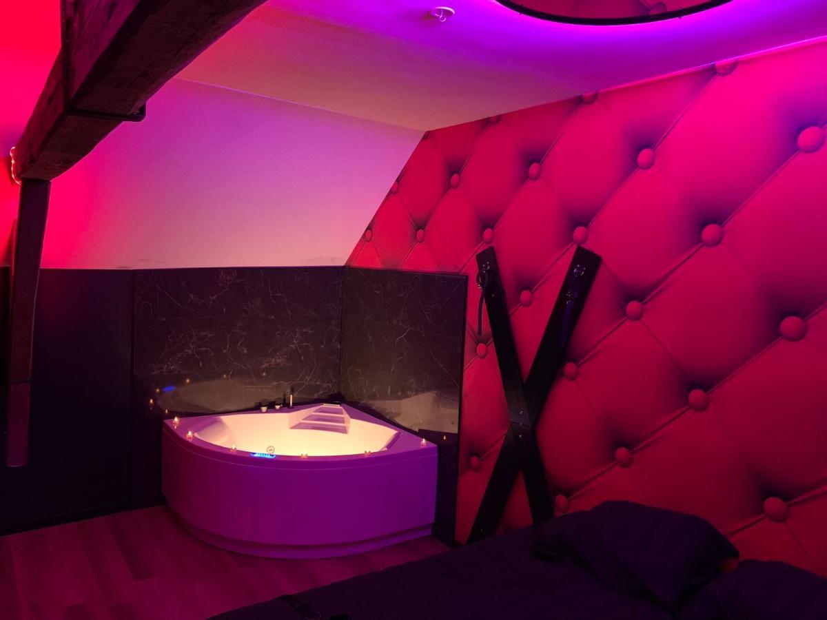 Love Room Avec Jacuzzi Prive Bonnetable Bagian luar foto