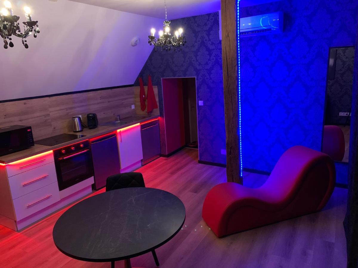 Love Room Avec Jacuzzi Prive Bonnetable Bagian luar foto