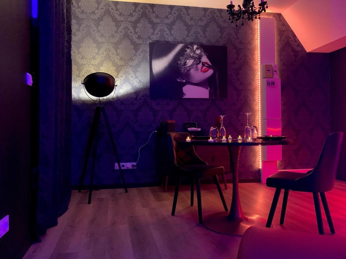 Love Room Avec Jacuzzi Prive Bonnetable Bagian luar foto